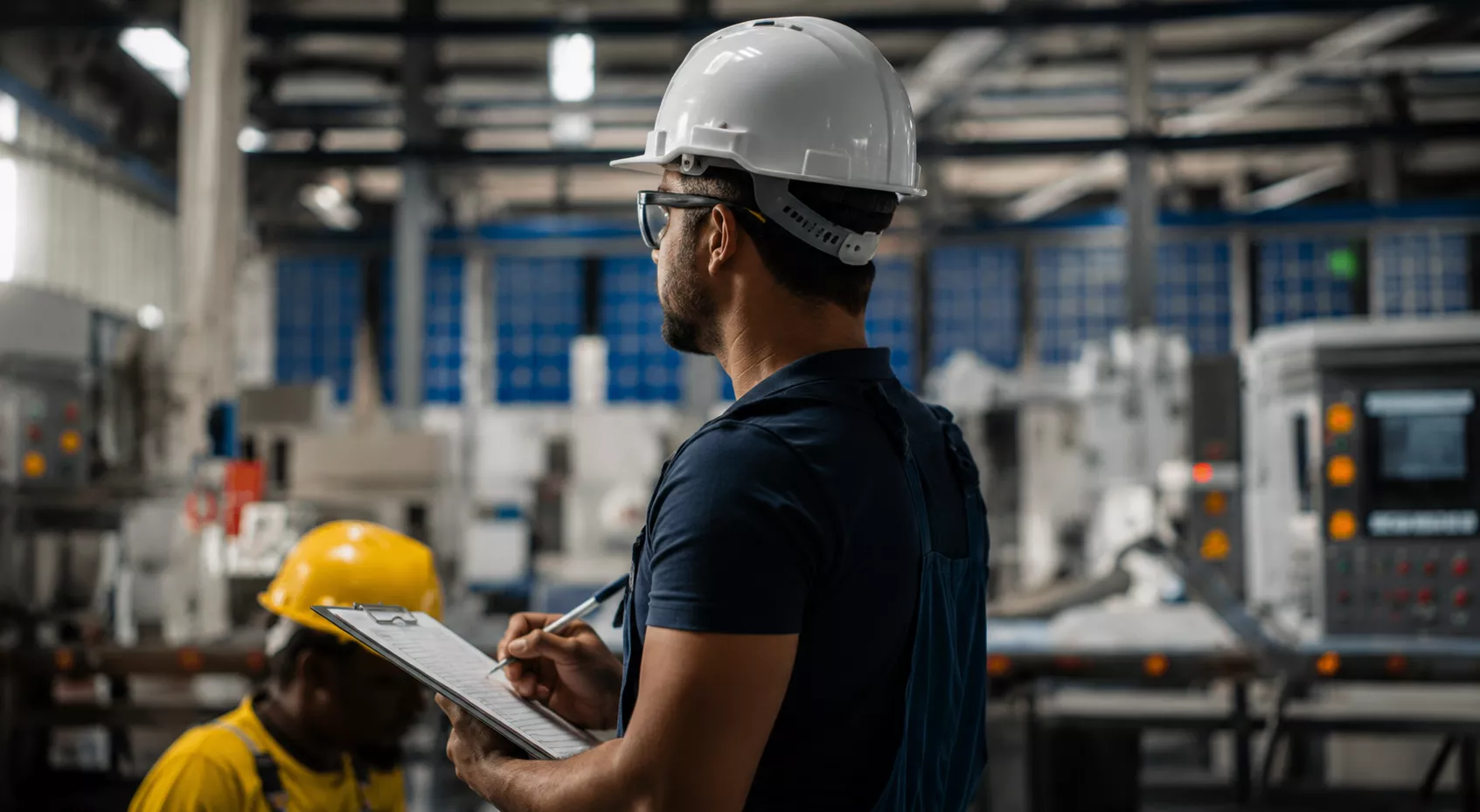 Technicien NAROVA en maintenance électrique